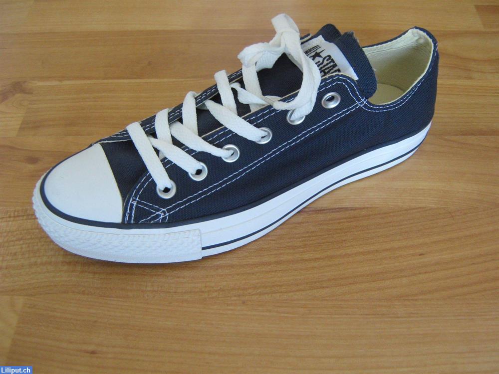 Bild 1: Neue Converse Sneaker, blau in Grösse 39
