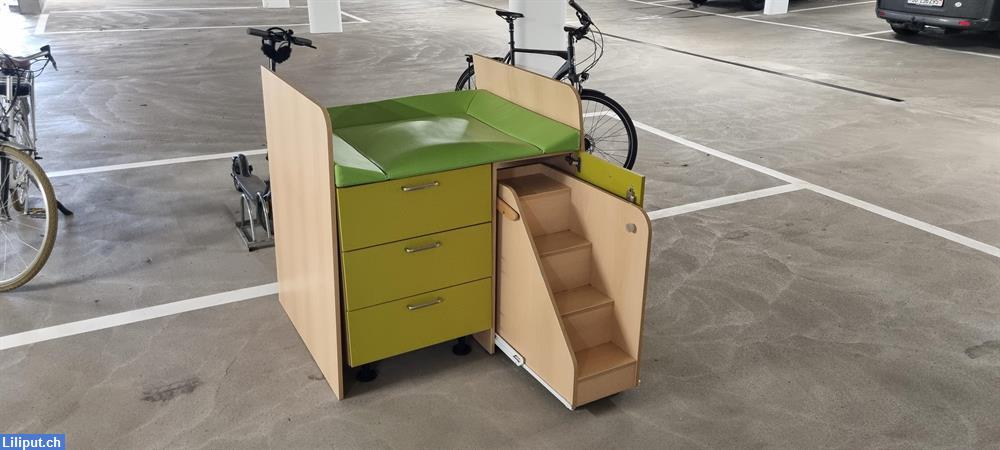 Bild 1: Wickeltisch mit Auszieh-Aufstieghilfe zu verkaufen