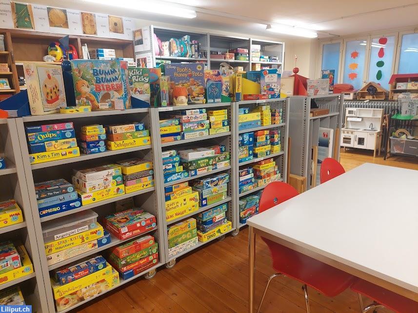 Bild 1: Suchen Ludothekmitarbeiterin für Ludothek Luzern Dula Schulhaus