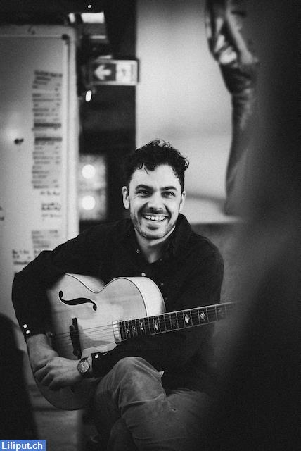 Bild 2: Gitarrenunterricht Basel für alle Alter und Level