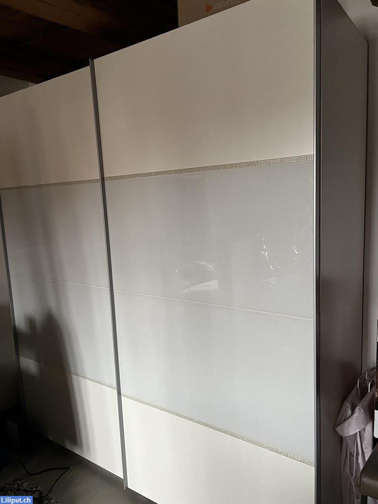 Bild 1: Kleiderschrank mit Schubkasteneinsatz zu verkaufen