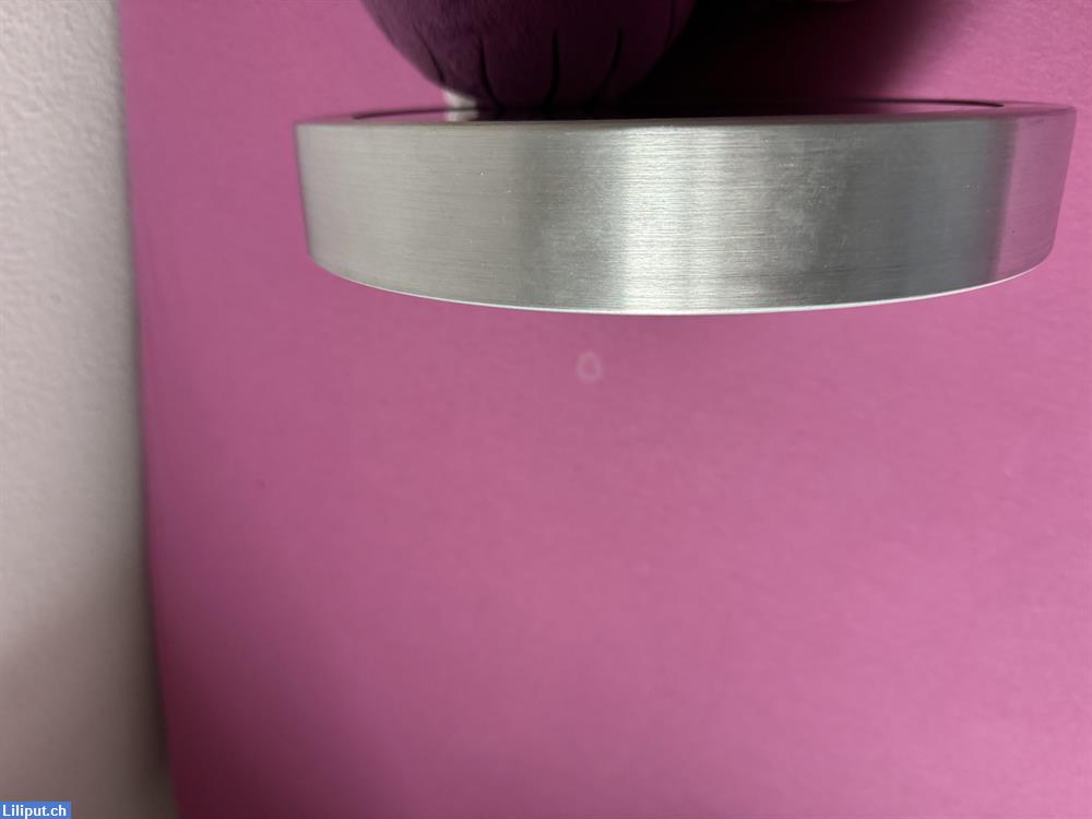 Bild 2: Wanduhr aus Metall von TWINS