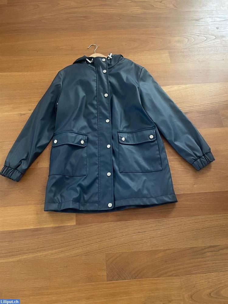 Bild 1: Dunkelblaue Regenjacke in Grösse 146 zu verkaufen