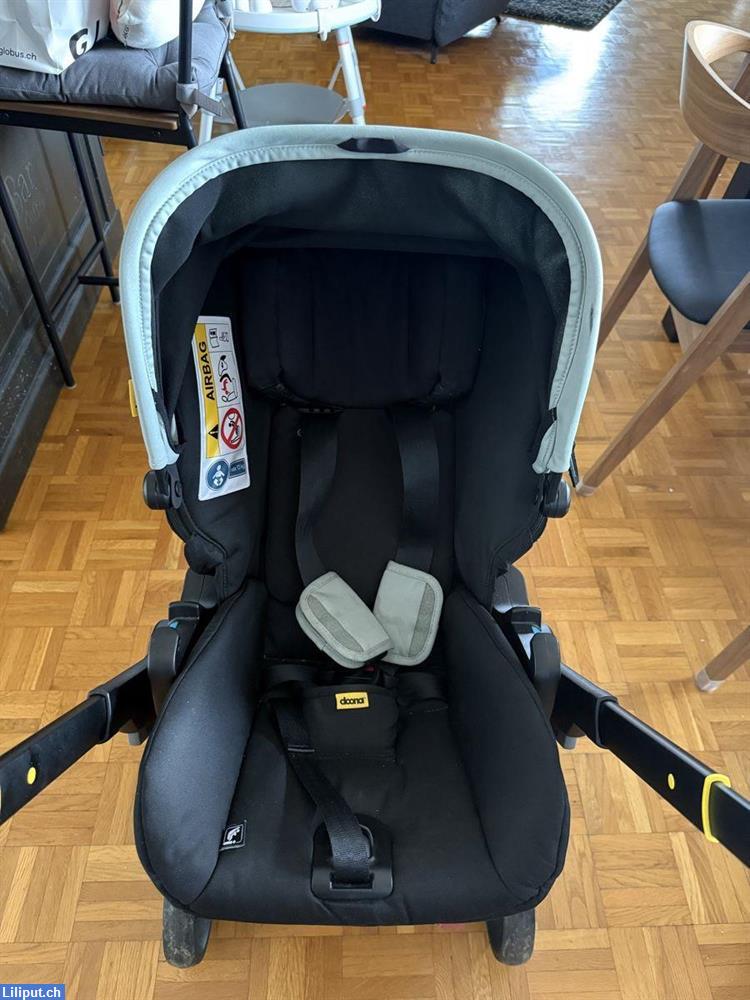 Bild 3: Doona X in Dusty Sage als Kinderwagen als auch als Autositz