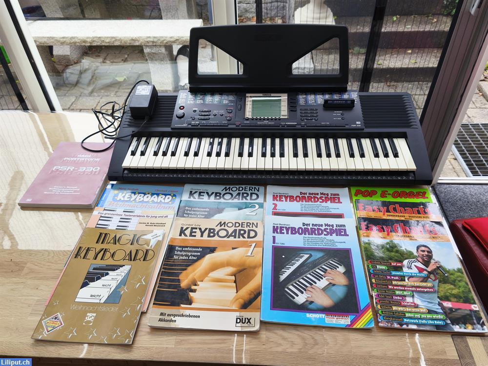 Bild 1: Yamaha PSR-330 Keyboard inkl. Notenbücher total 120.-