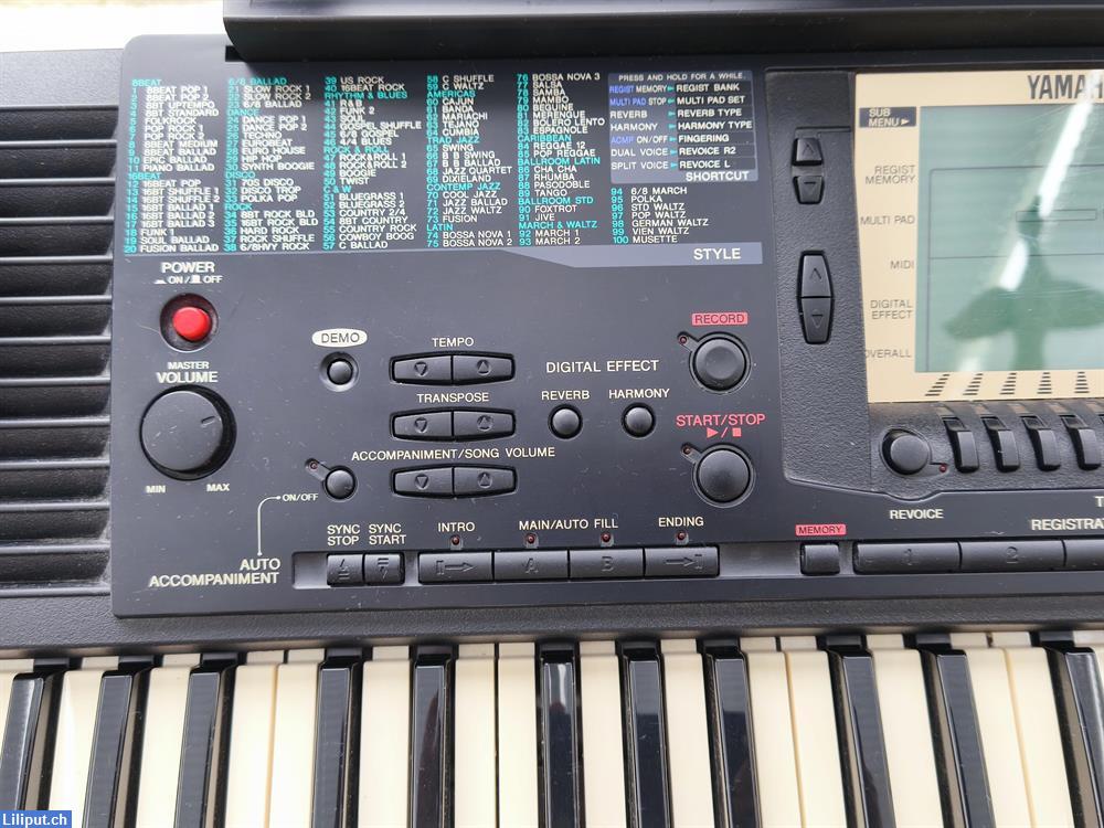 Bild 2: Yamaha PSR-330 Keyboard inkl. Notenbücher total 120.-