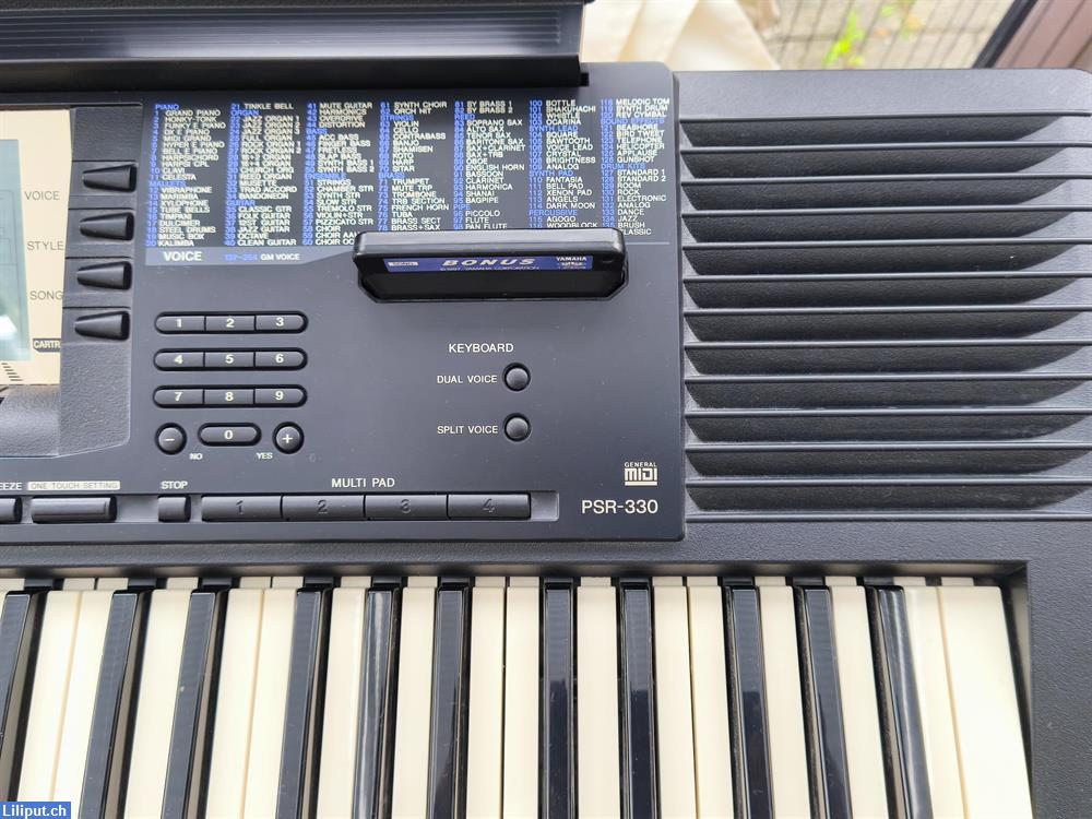 Bild 3: Yamaha PSR-330 Keyboard inkl. Notenbücher total 120.-